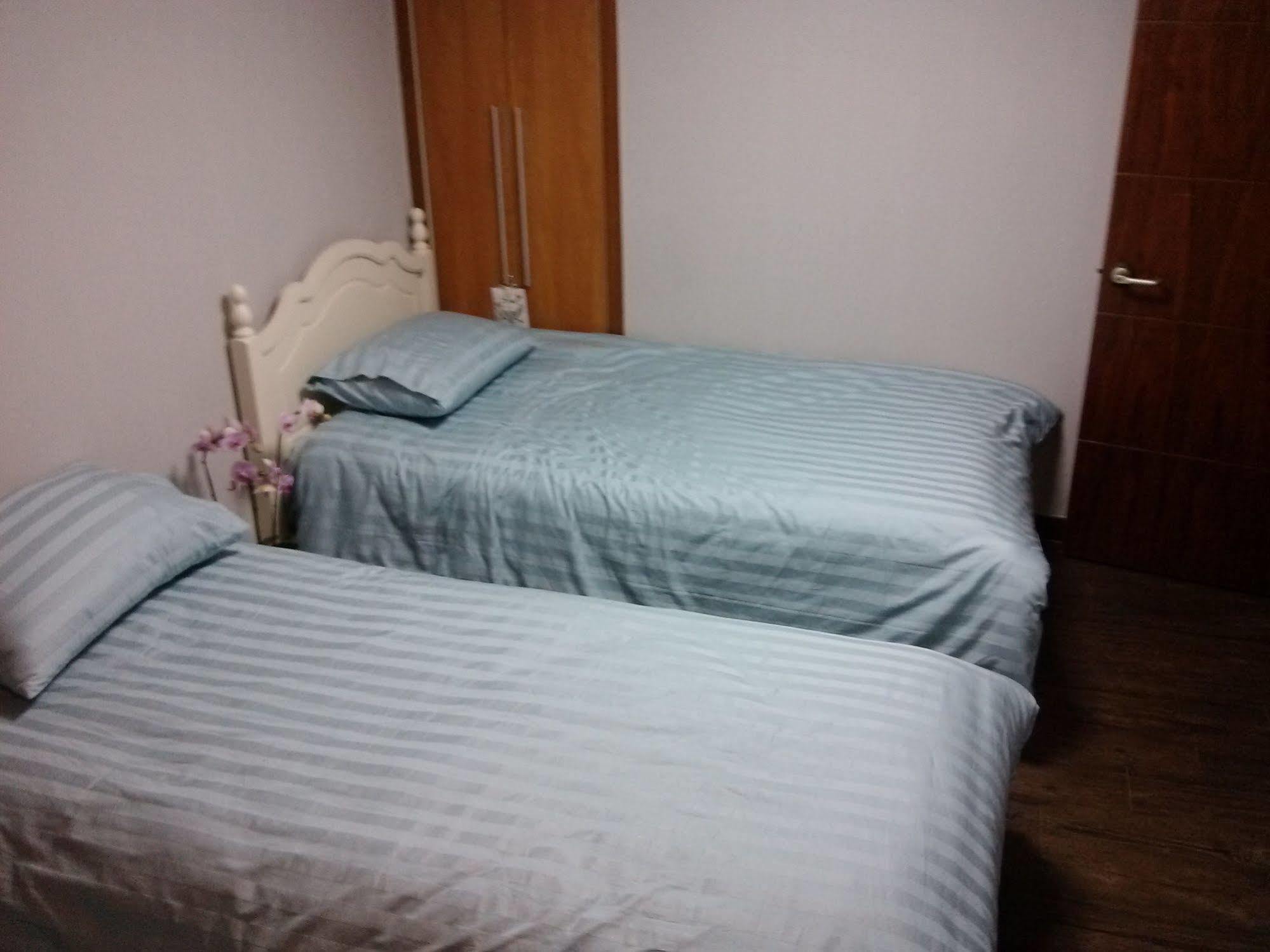 K Star Road Guesthouse - Hostel 서울특별시 외부 사진