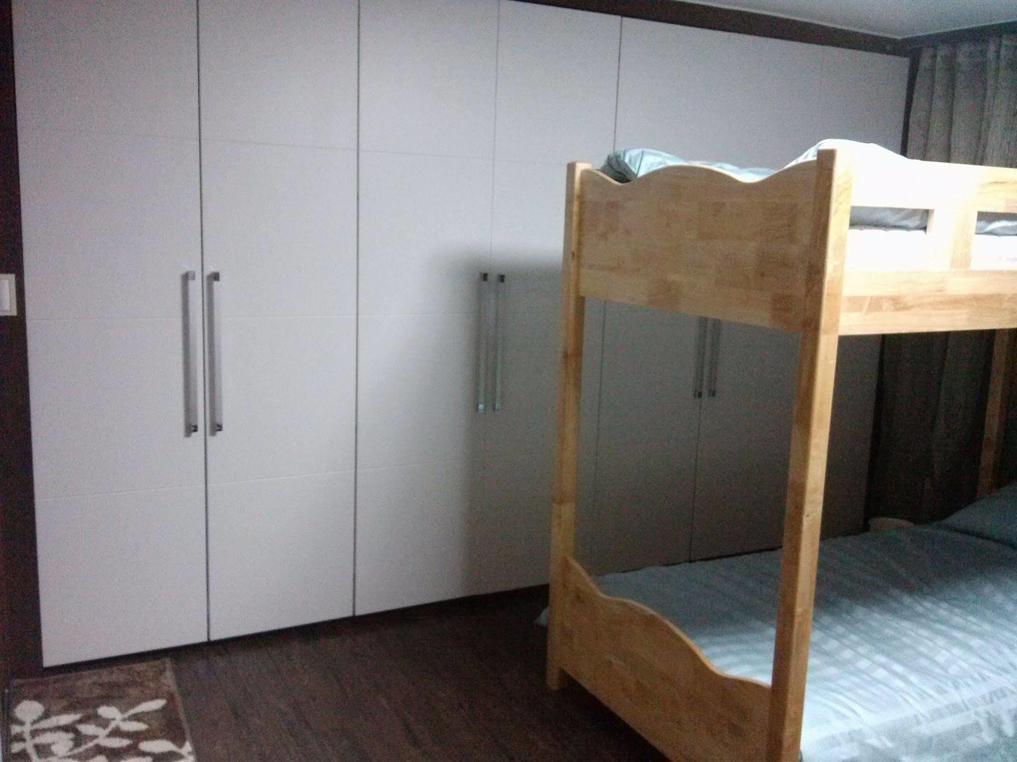 K Star Road Guesthouse - Hostel 서울특별시 외부 사진
