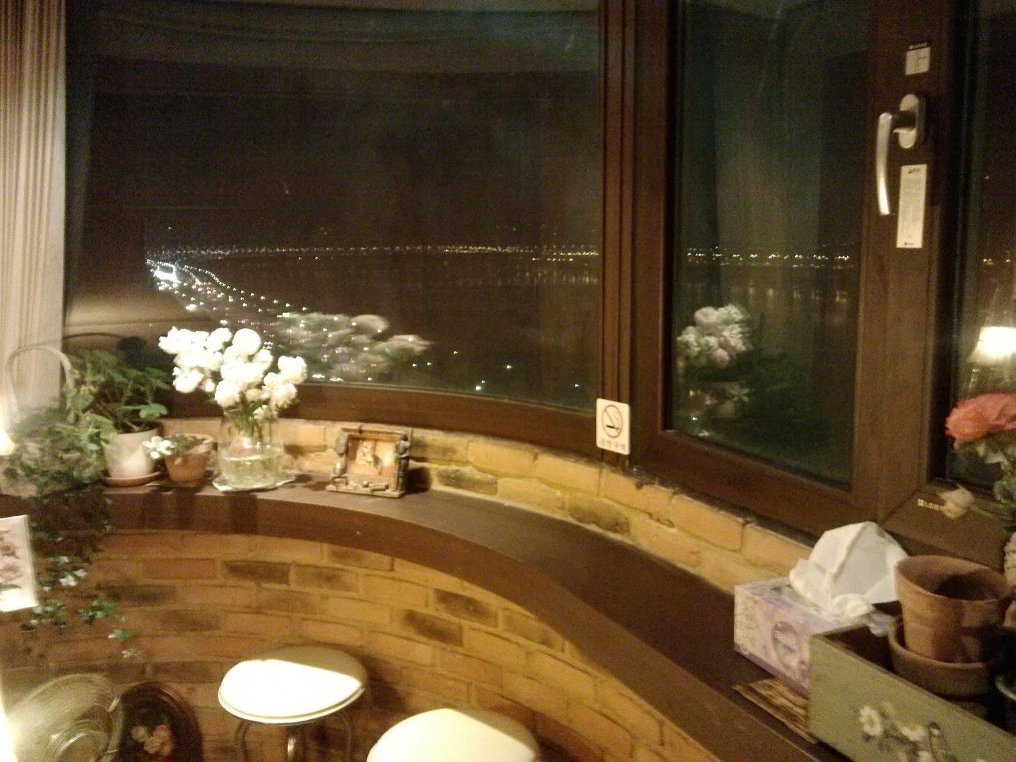 K Star Road Guesthouse - Hostel 서울특별시 외부 사진